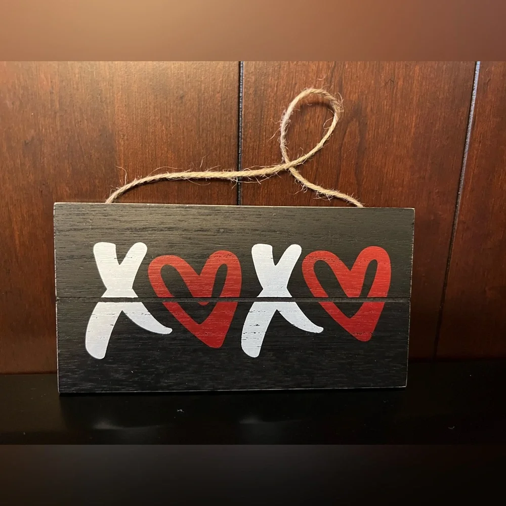 Valentine’s Decor Bundle - 8 Pieces - Picture 4 of 15